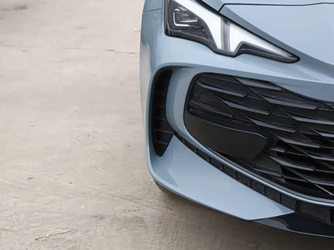 2026�� 2.0T 405 AT������