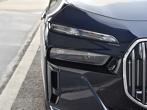 2026�� 740Li ������ M�˶���װ