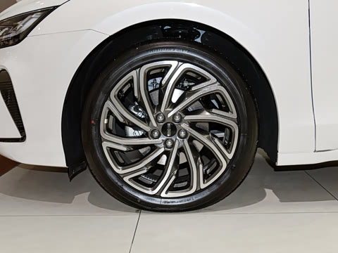 2025�� 2.0T ���ݰ�