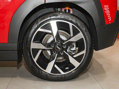 2025�� E ������