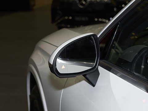 2026�� GLC 260 L 4MATIC ������