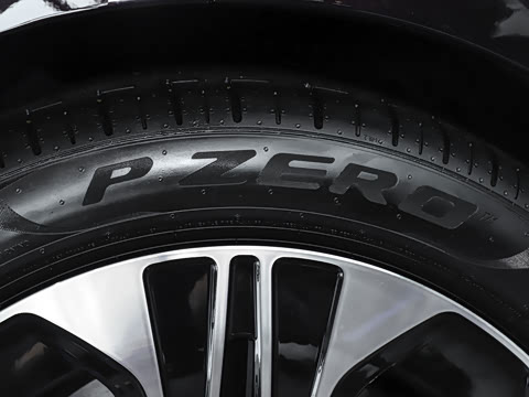 2026�� �Ŀ� E 300 L ������