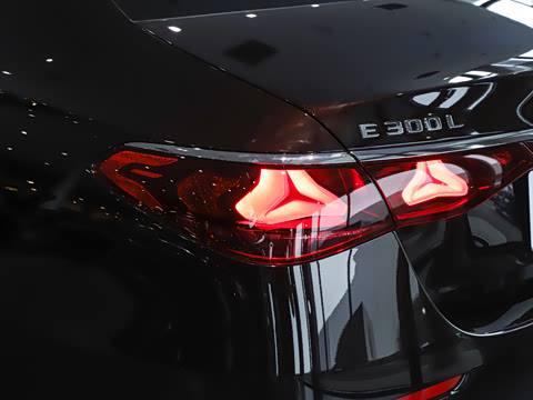 2026�� �Ŀ� E 300 L ������
