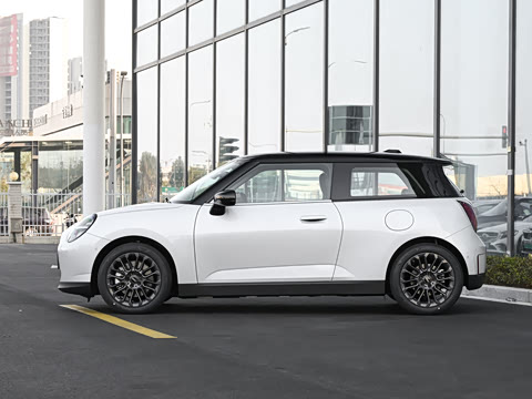 2026�� 466km COOPER E ������