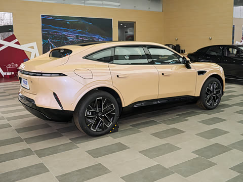 2025�� �Ŀ� Max ���̰�