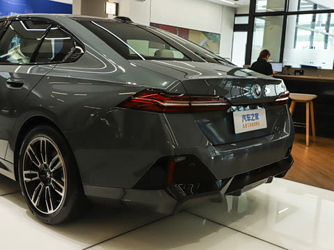 2026�� 525i M�˶���װ