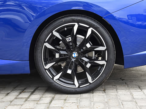 2026�� 225i M�˶���ҹ��װ
