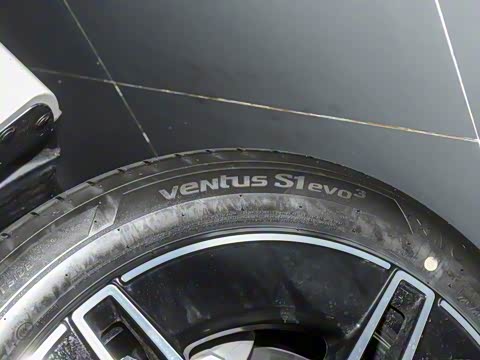 2025�� �Ŀ� E 300 ʱ�����˶���