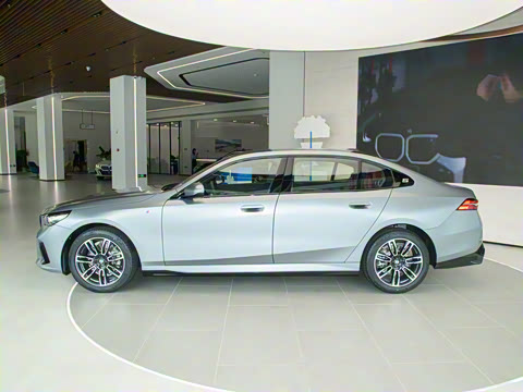 2025�� 525Li M�˶���װ