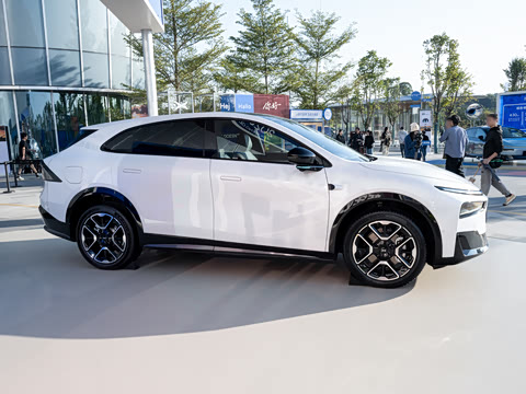 2026�� ���� 1704 Max �콢��