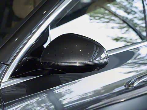 2025�� �Ŀ� E 300 L ʱ���˶���