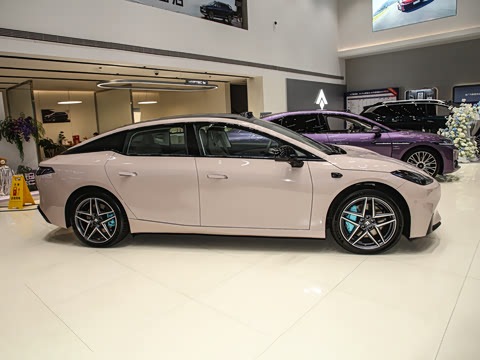 2025�� �Ŀ� 710 Max��