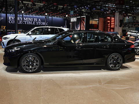 2026�� �Ŀ� 530Li ������ M�˶���װ