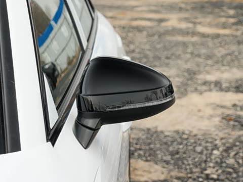 2026�� 200���������� 40 TFSI ����������