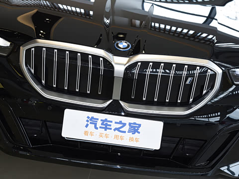 2026�� �Ŀ� eDrive 40L M�˶���װ