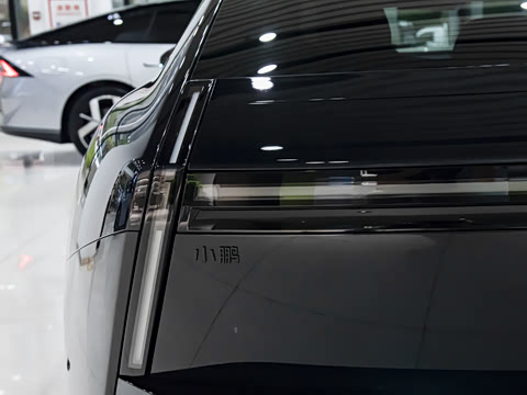 2025�� 820 Max