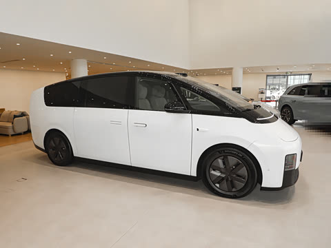 2025�� Ultra ���ܻ��°�