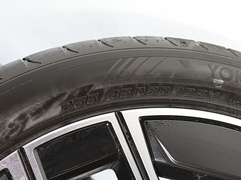 2026�� 735Li M�˶���װ