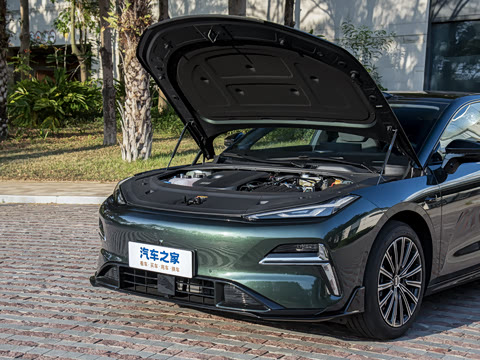 2026�� 225km EM-P Զ�����ǺӰ�+ҫҹ��װ