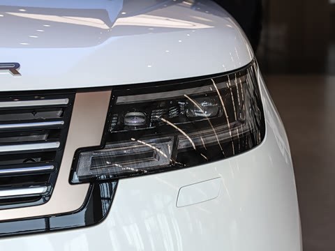 2025�� 4.4 V8 SV���ٴ����ӳ��� 4��