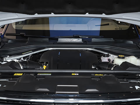 2025�� 4.4 V8 SV���ٴ����ӳ��� 4��