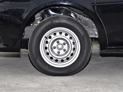 2025�� M5 1.6L ��׼��7��CNG