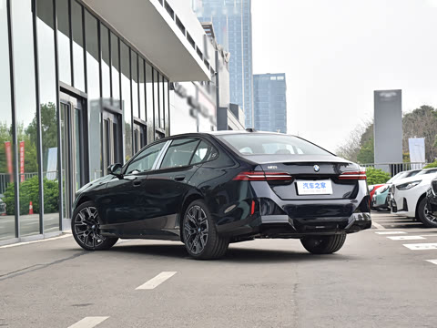 2026�� �Ŀ� 530Li ������ M�˶���װ