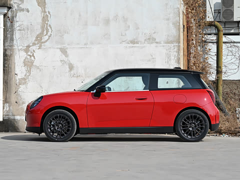 2026�� 466km COOPER E ������