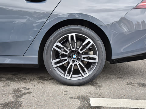 2026�� 530Li ������ M�˶���װ