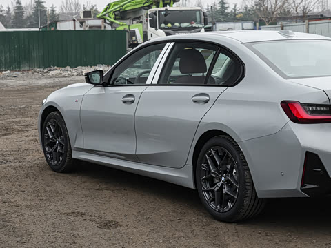 2026�� 330Li M�˶���ҹ��װ