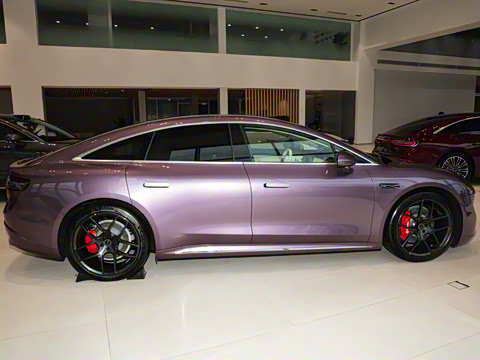 2025�� 703km Ultra�˶���