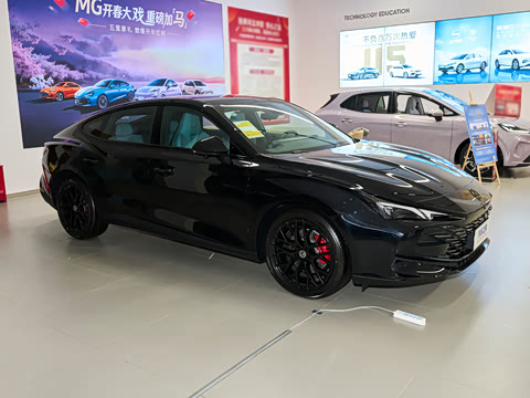 2026�� 2.0T Trophy+ �����˶���