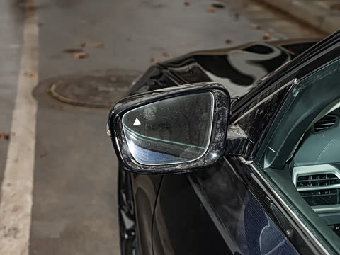 2026�� 330Li M�˶���ҹ��װ