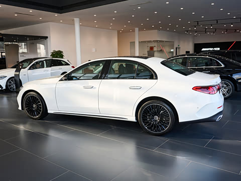 2026�� E 300 �������˶���