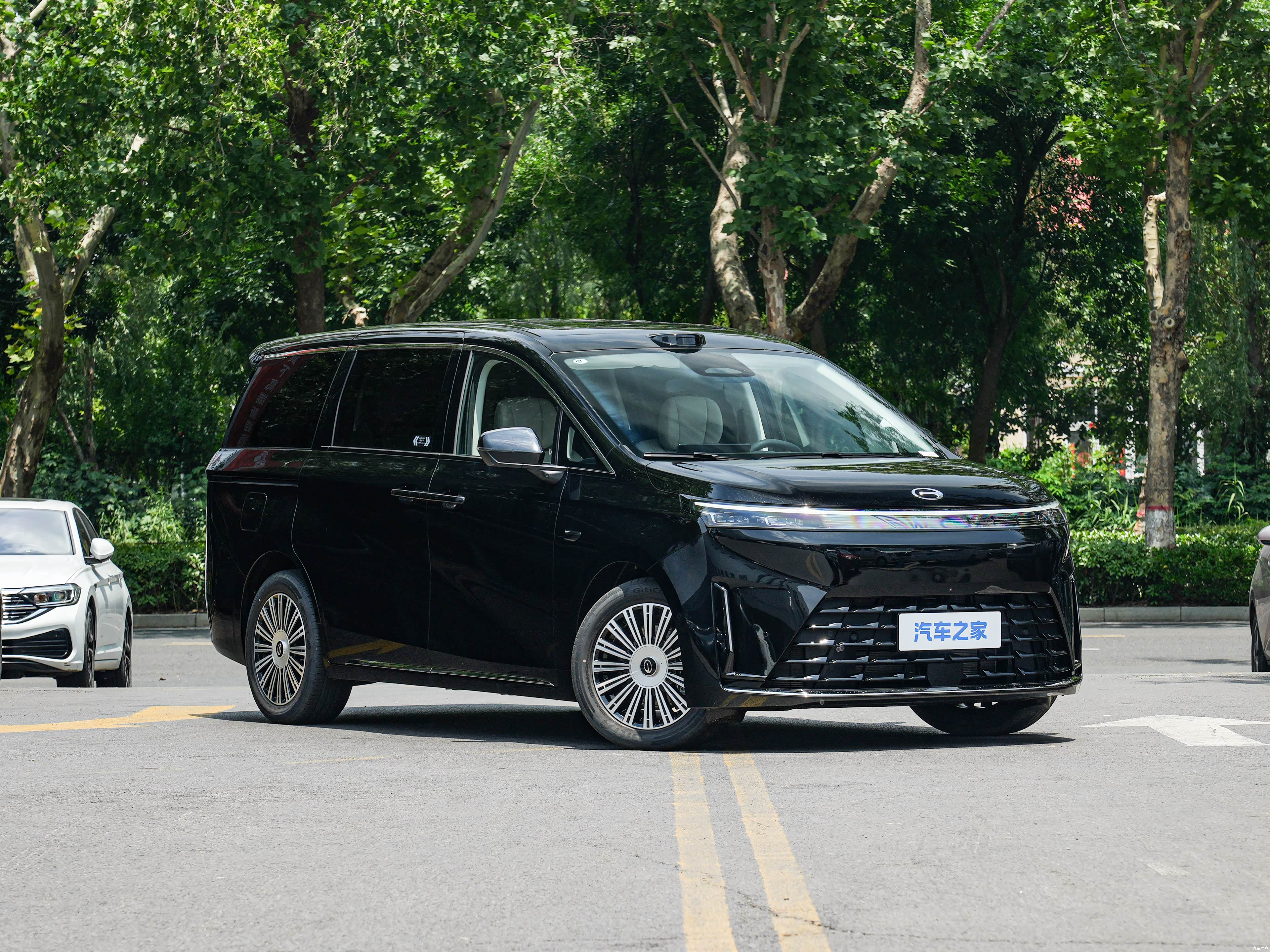 GAC E8 PHEV, миниатюра 3