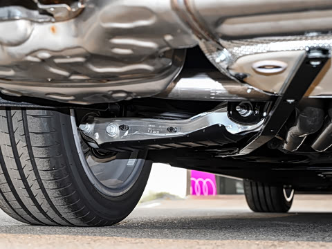 2025�� allroad quattro ̽���� 55 TFSI ����ԽҰ��