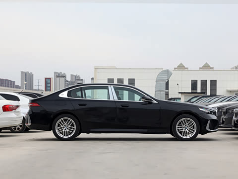 2026�� �Ŀ� 525Li ������װ