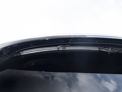 2026�� 3.0 L6 400PS SE�����