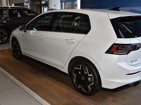 2026�� 300TSI R-Line