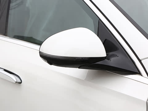 2026�� E 300 L �����˶���