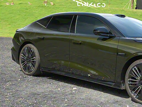 2025�� 240����Ultra�˶���