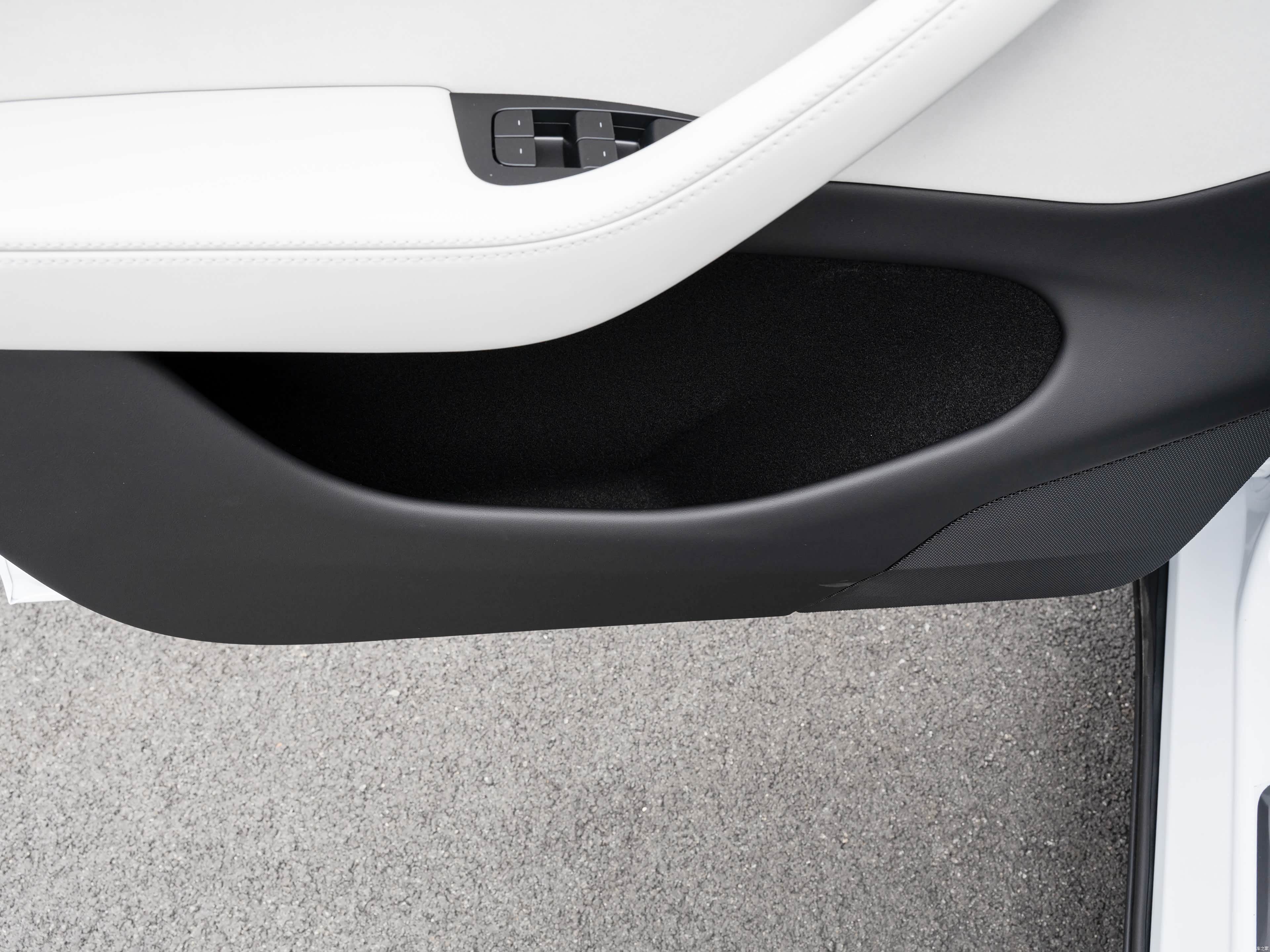 Tesla Model Y, миниатюра 27