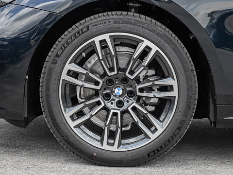 2026�� 525i M�˶���װ