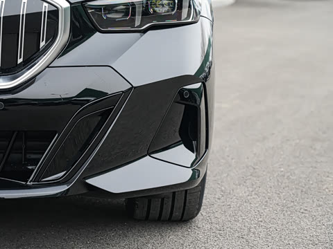 2026�� �Ŀ� 525Li M�˶���װ