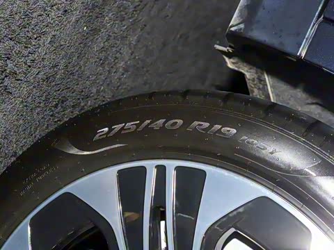 2024�� E 350 e L ���ʽ��϶����˶��γ�