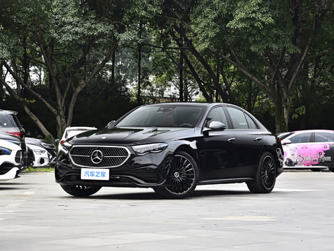 2026�� �Ŀ� E 300 �����˶���
