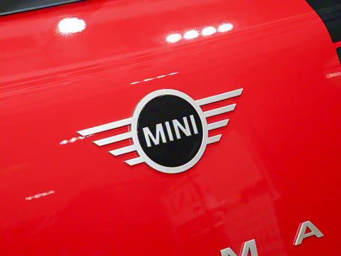 2025�� E ������