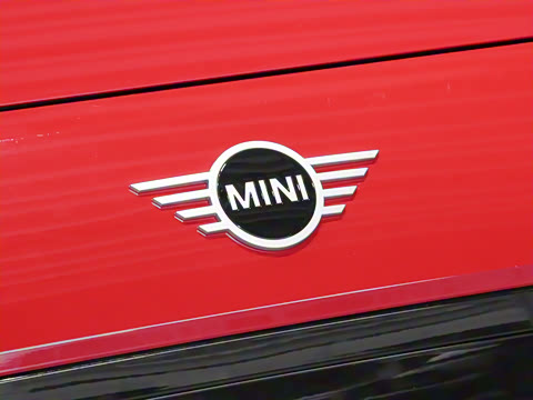 2025�� E ������