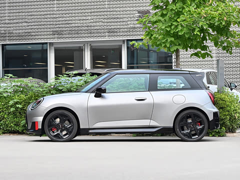 2026�� JOHN COOPER WORKS �й��ر��