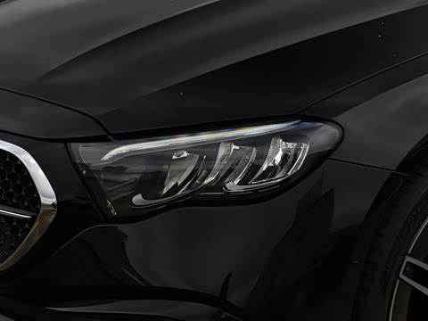 2026�� �Ŀ� E 260 �˶���